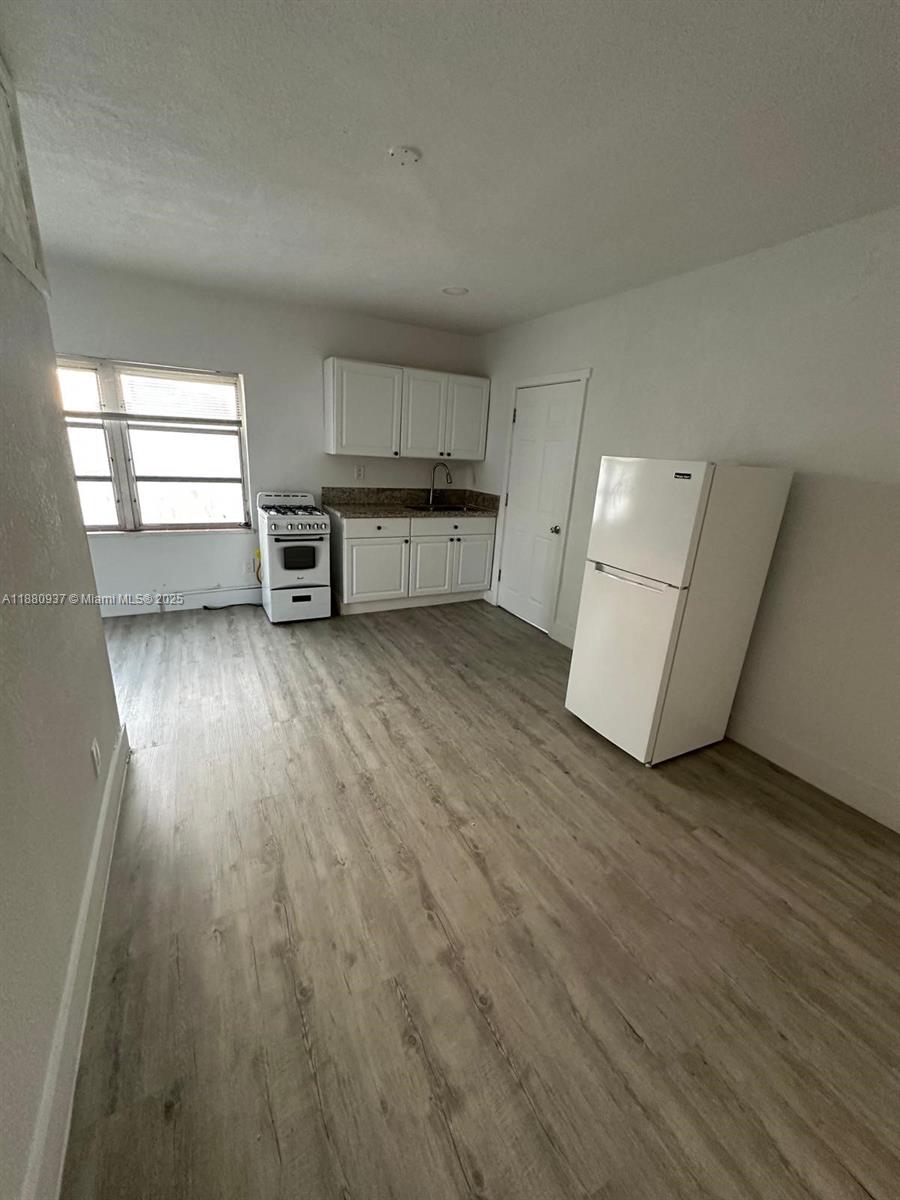 ISLE OF NORMANDY MIAMI VI - Residential Lease