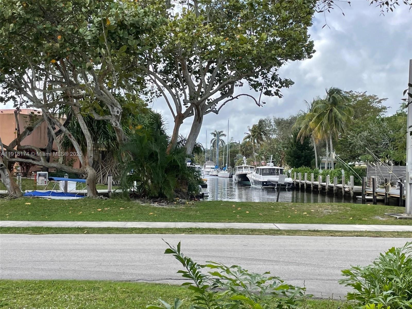 LAUDERDALE - Residential Lease