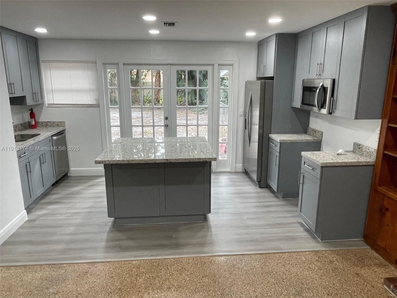 LAUDERDALE - Residential Lease