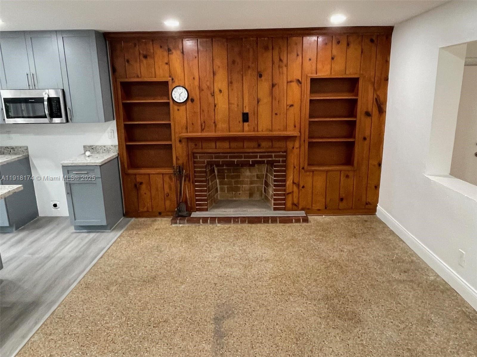 LAUDERDALE - Residential Lease