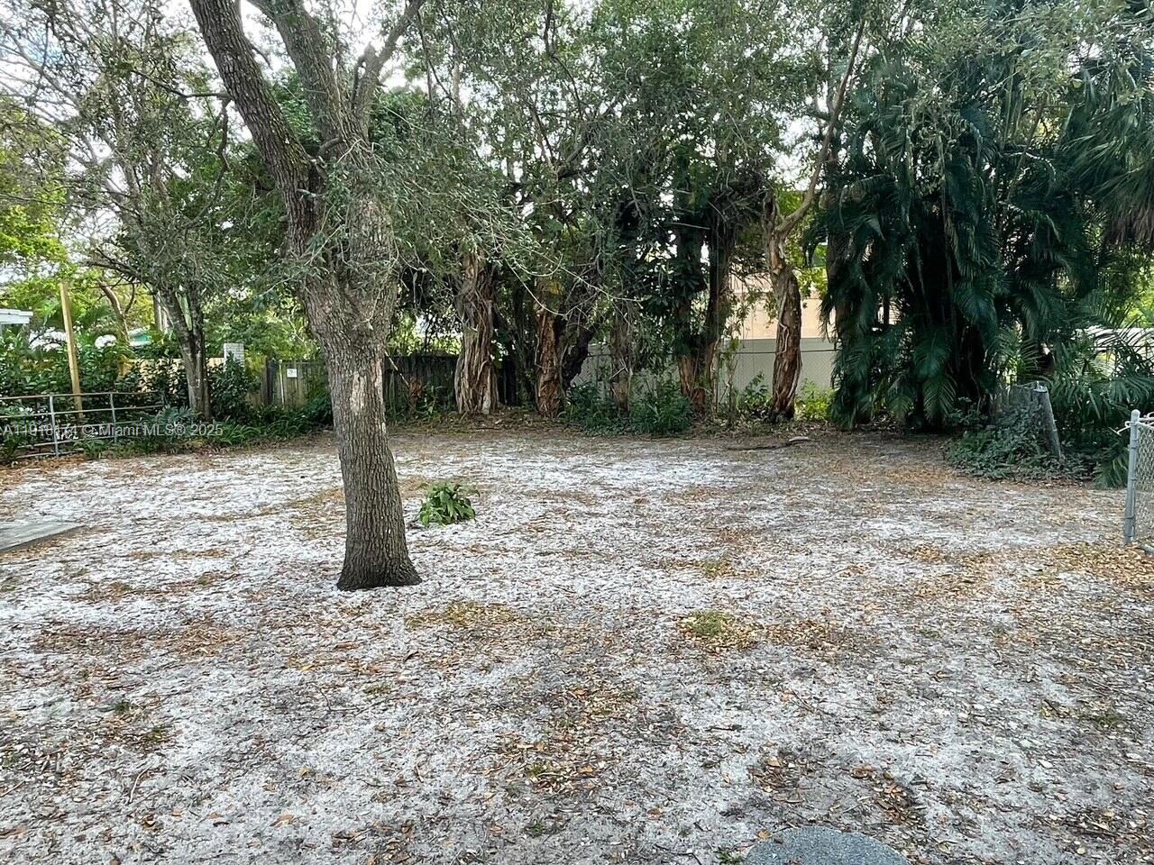 LAUDERDALE - Residential Lease