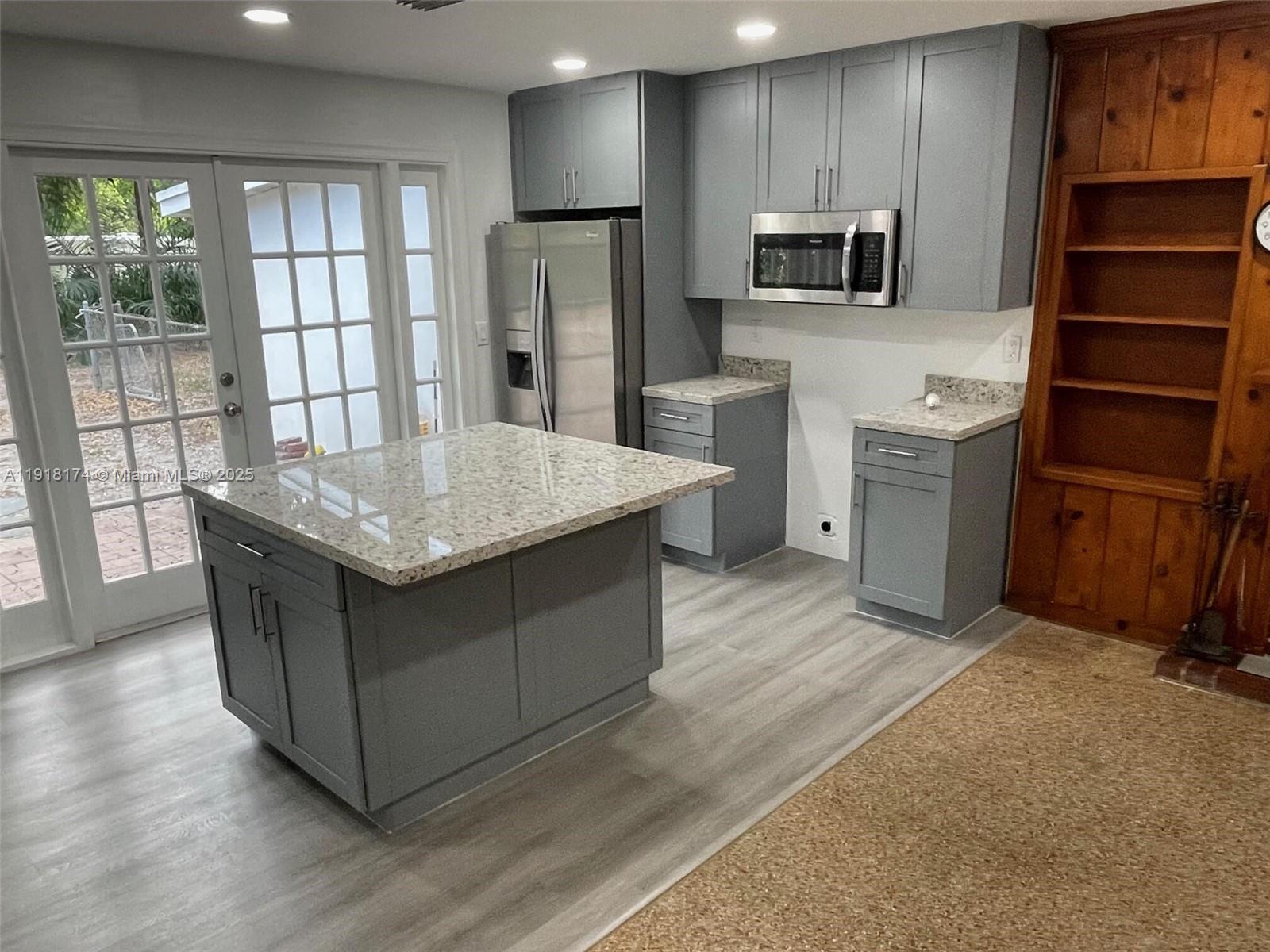 LAUDERDALE - Residential Lease