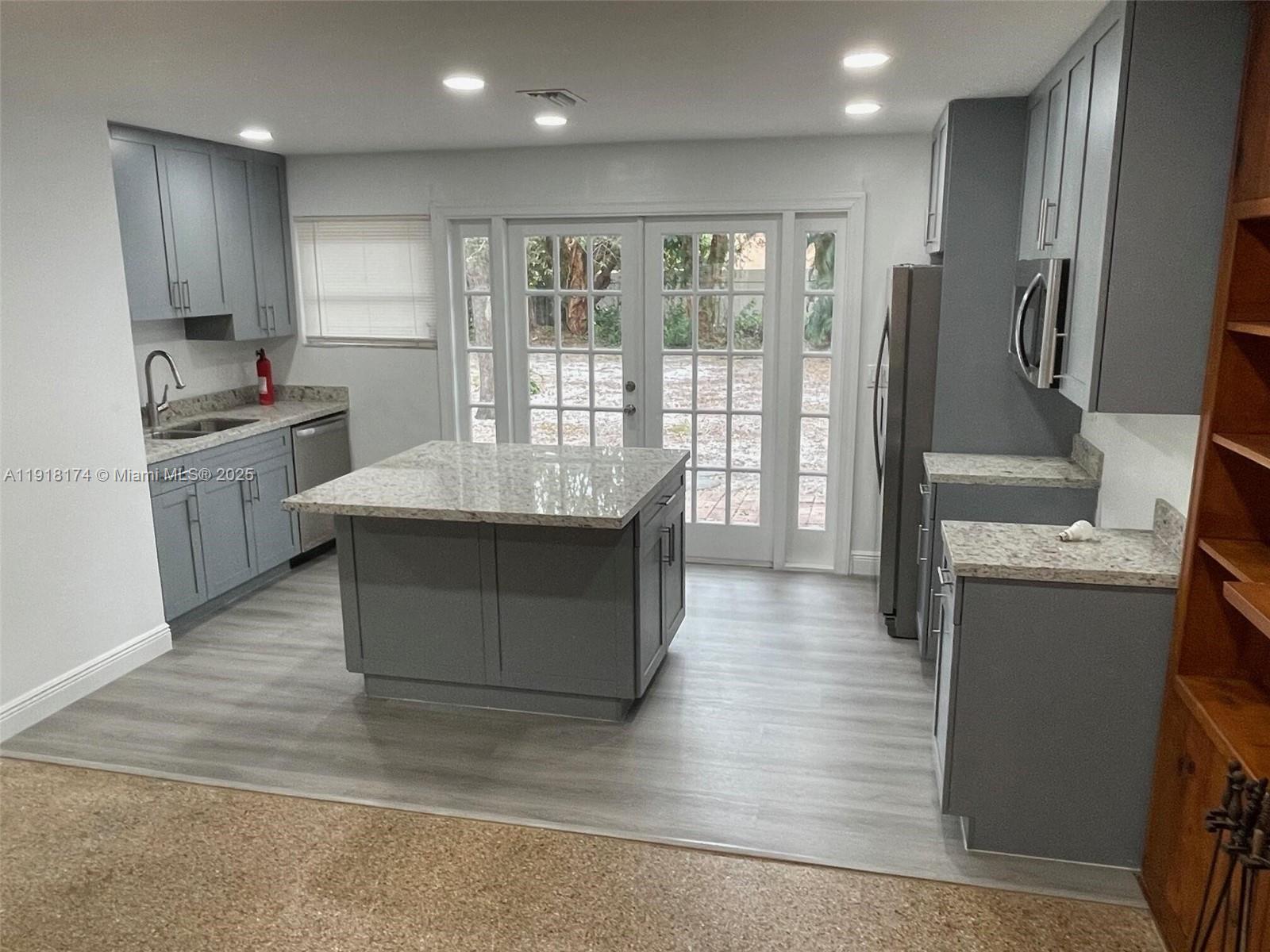 LAUDERDALE - Residential Lease