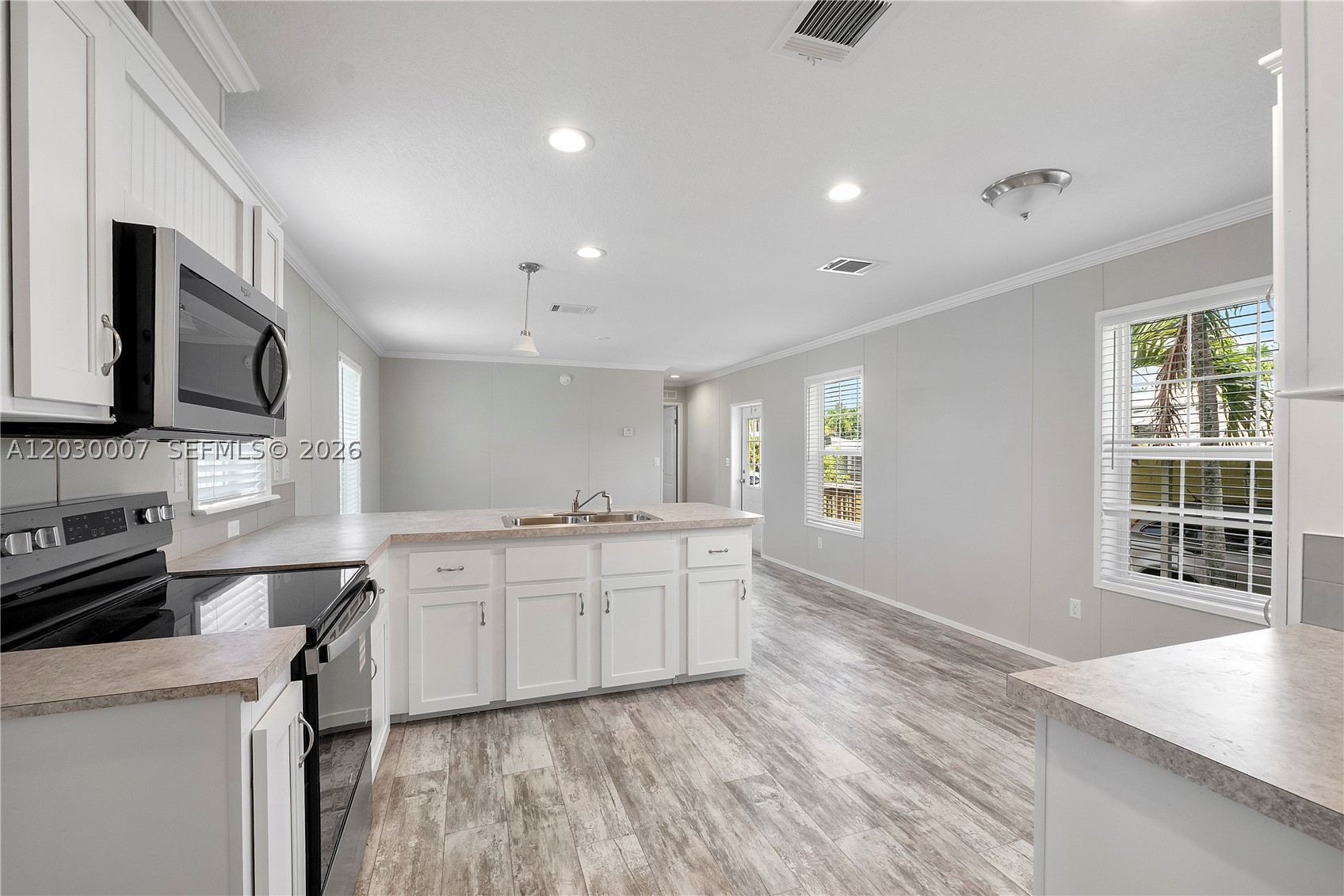 5530 SW 32nd Ter
