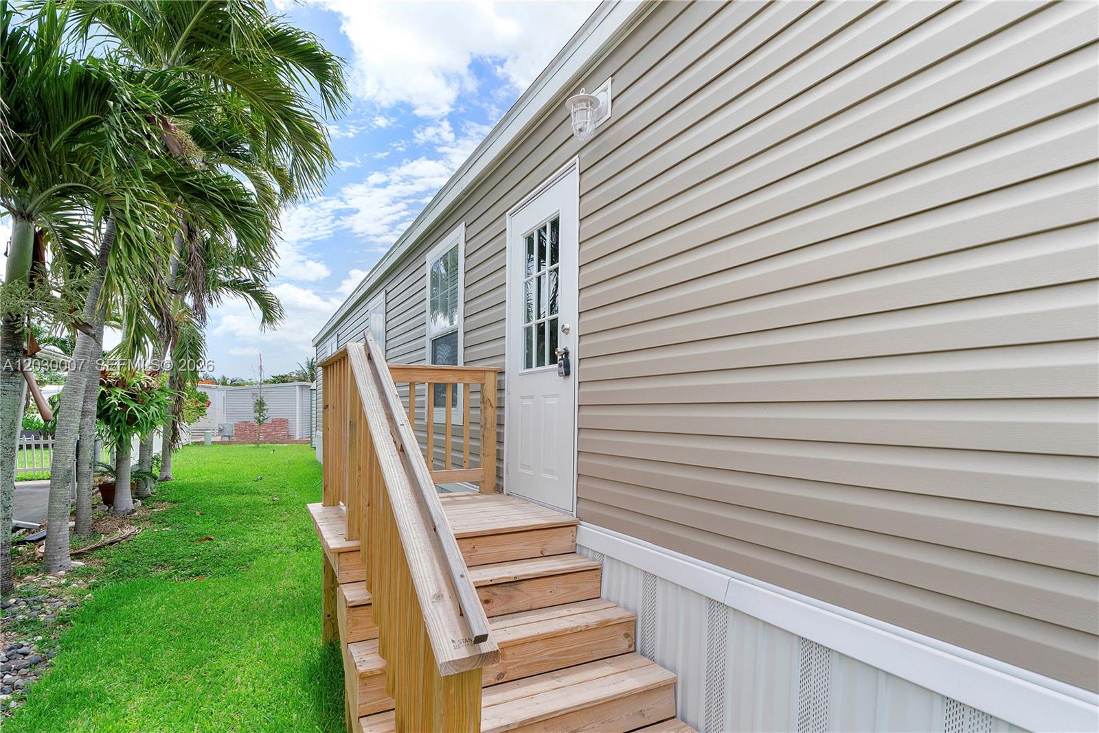 5530 SW 32nd Ter