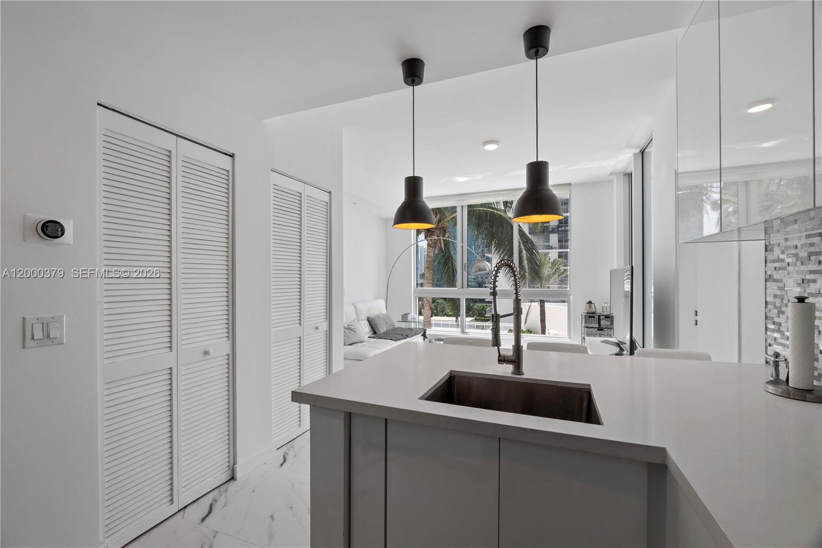 MET 1 CONDO - Residential