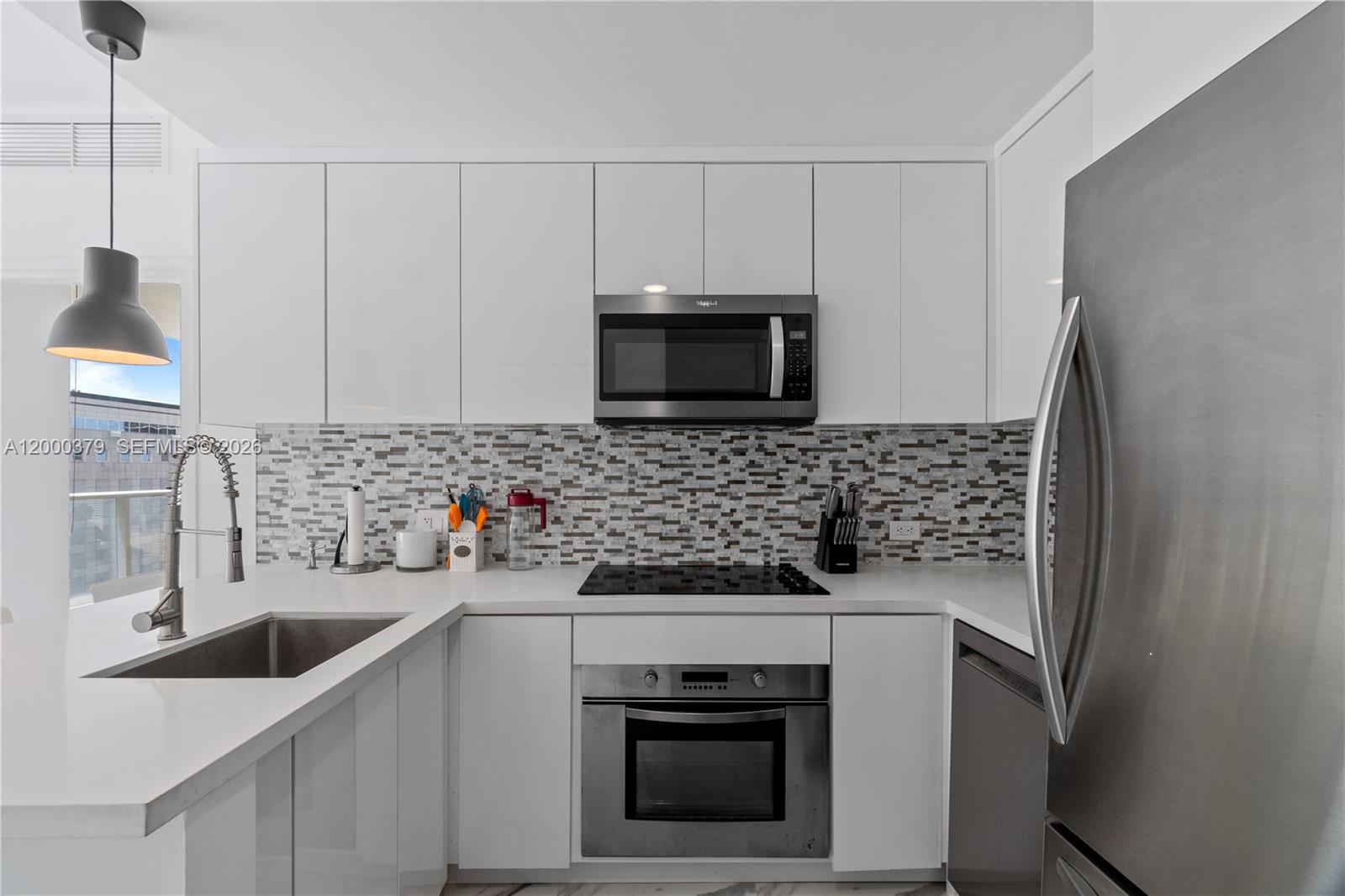 MET 1 CONDO - Residential