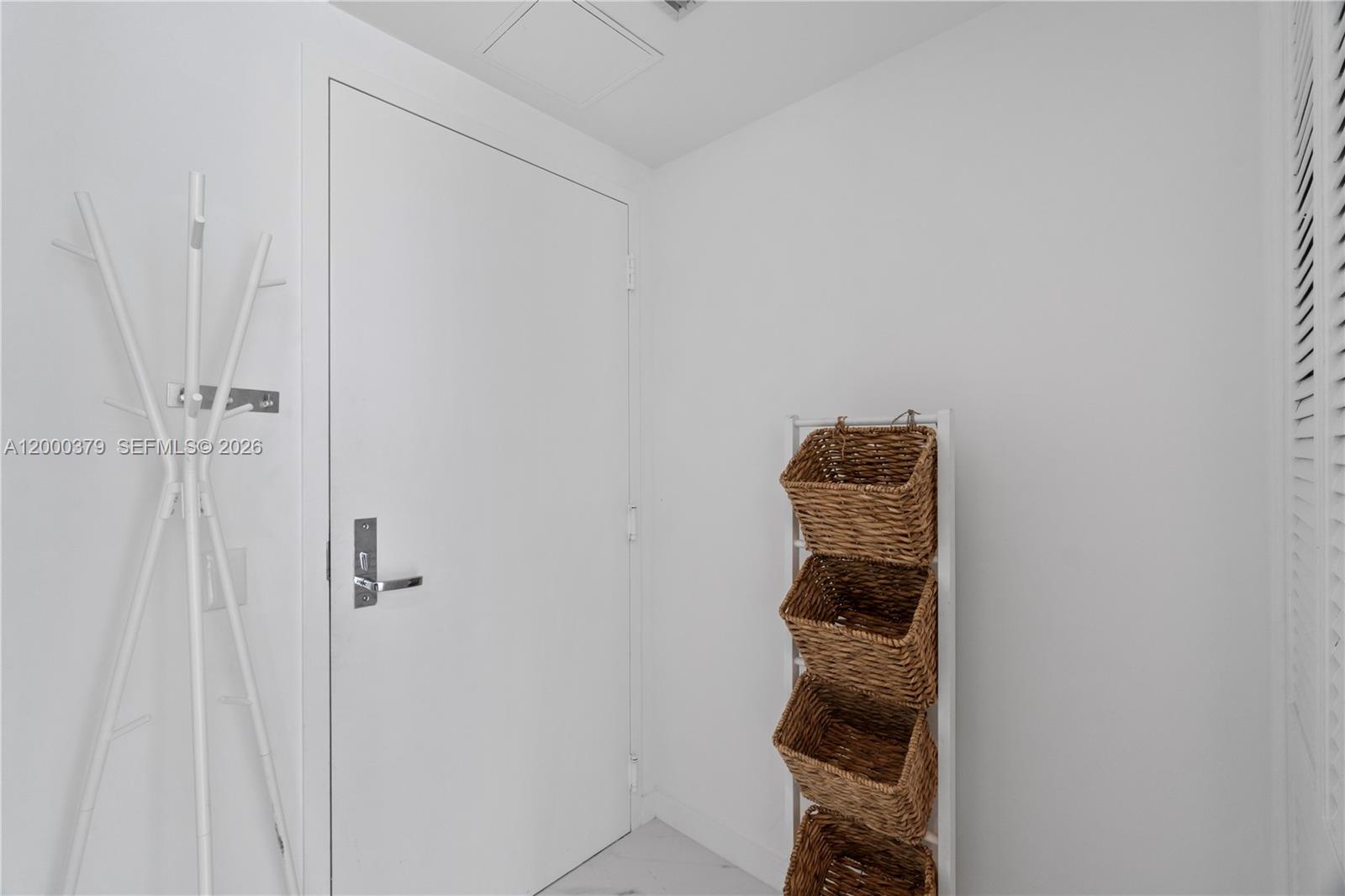 MET 1 CONDO - Residential