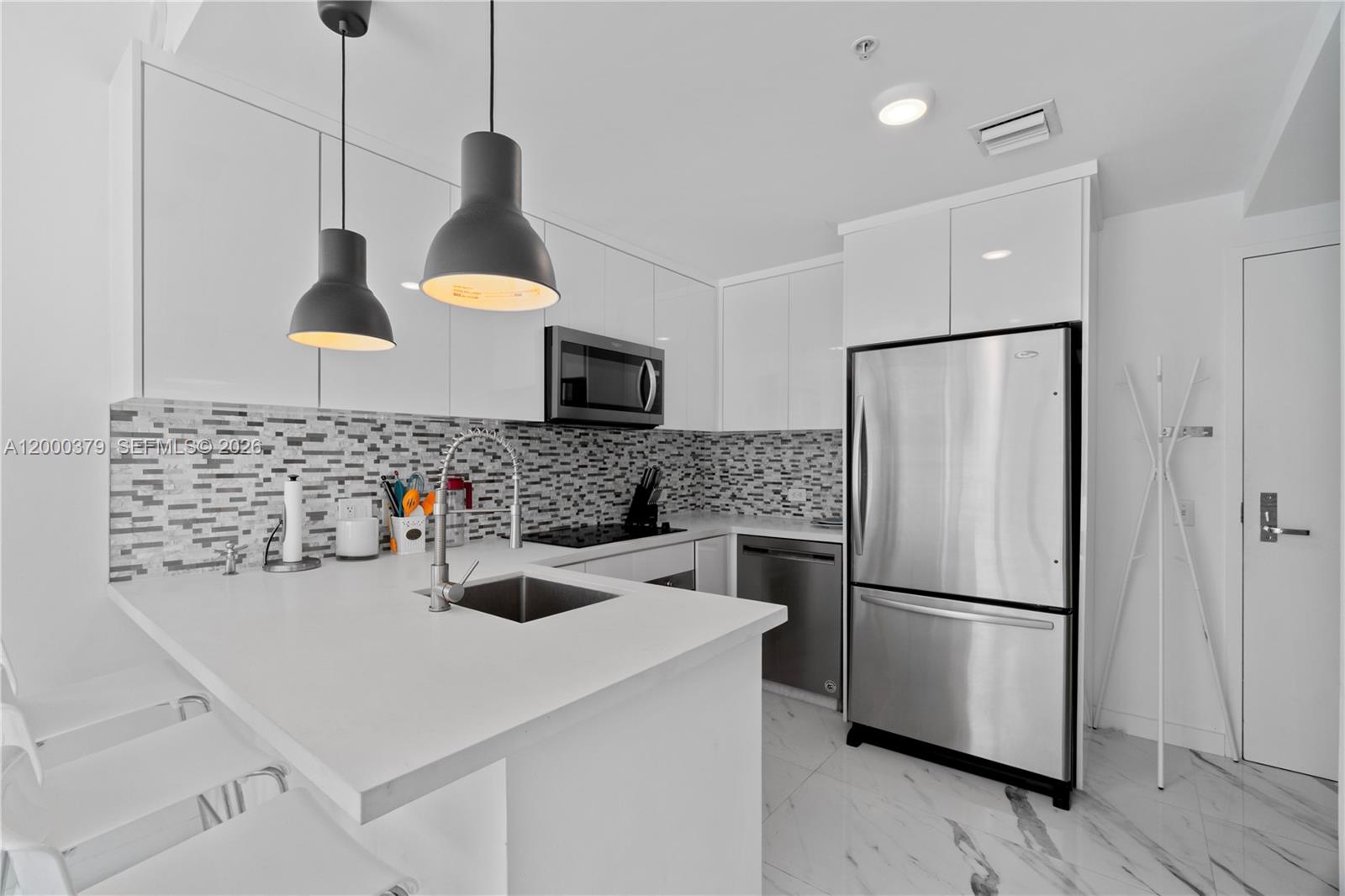 MET 1 CONDO - Residential