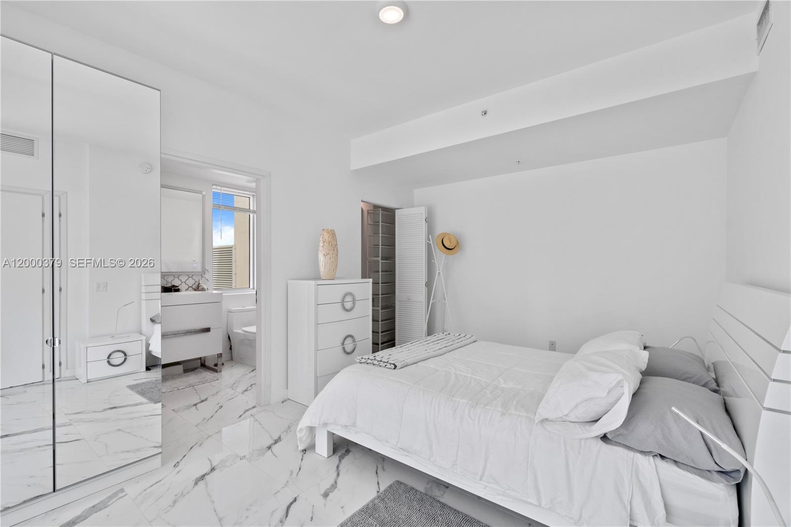 MET 1 CONDO - Residential