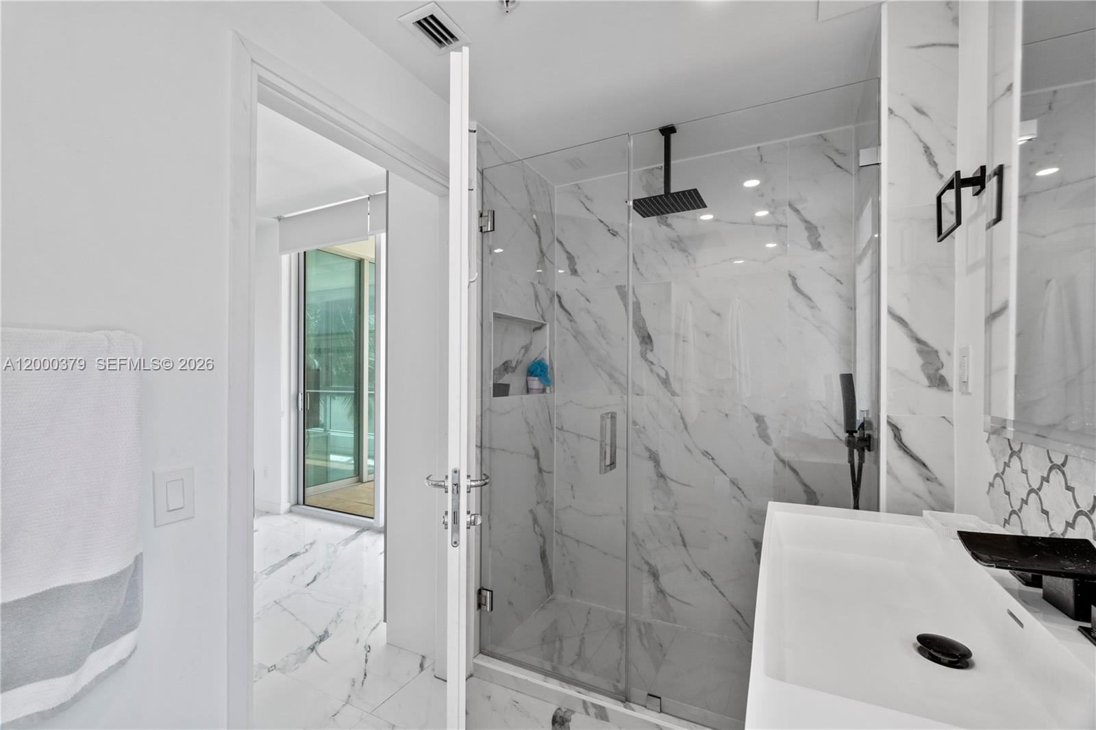 MET 1 CONDO - Residential