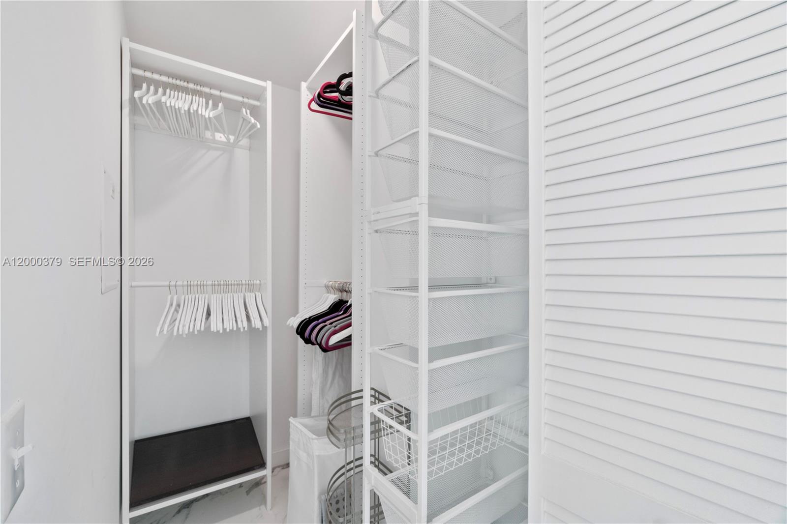 MET 1 CONDO - Residential