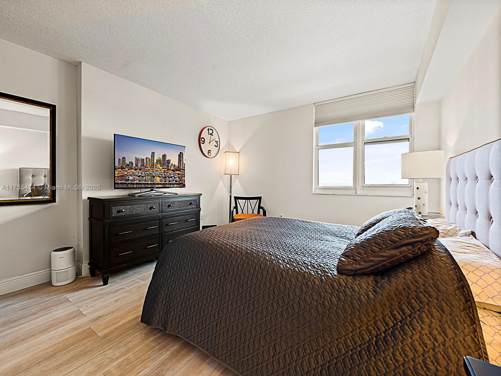 THE ASTON CONDO - Residential