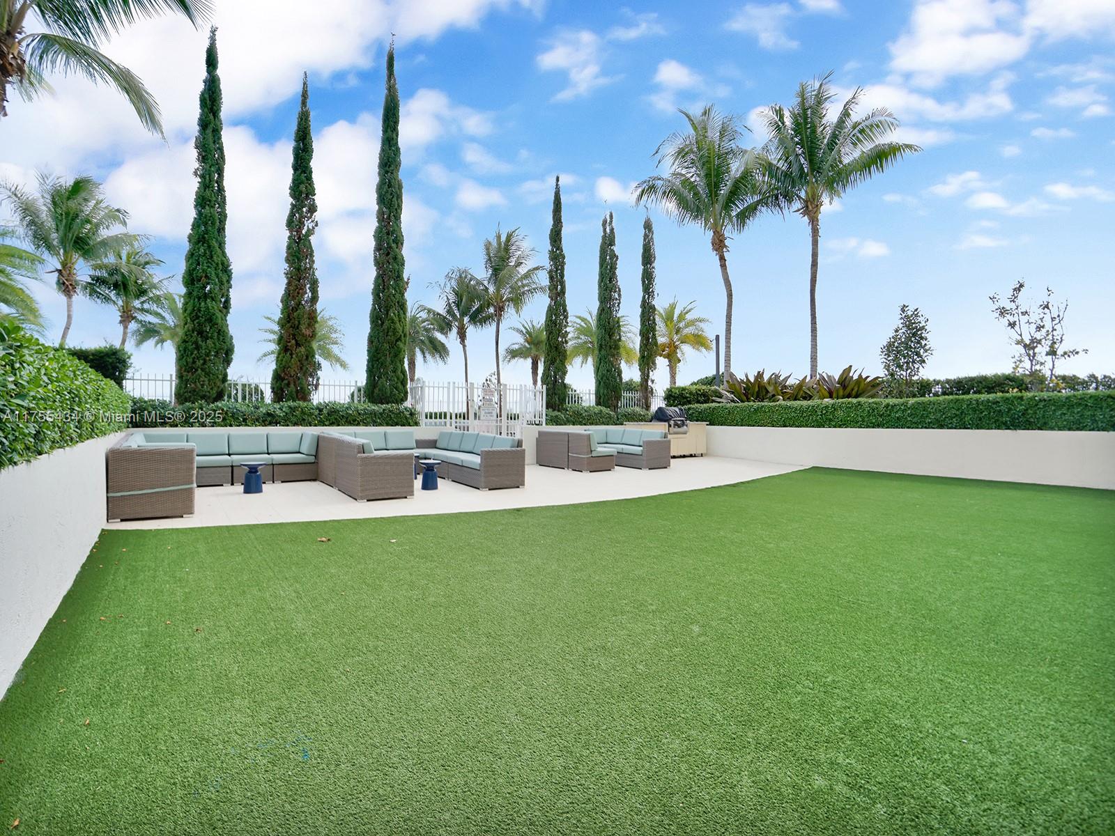 THE ASTON CONDO - Residential