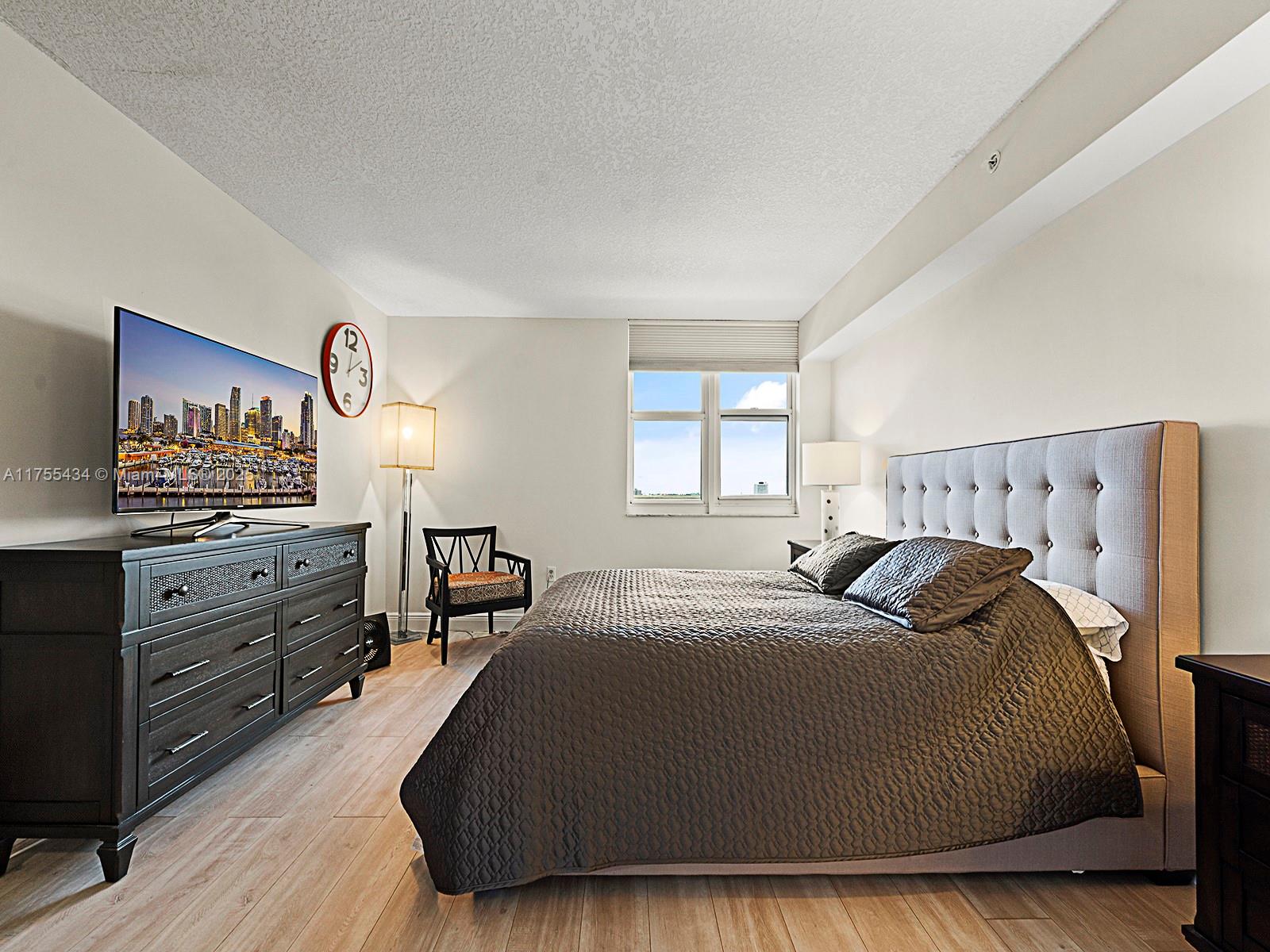 THE ASTON CONDO - Residential