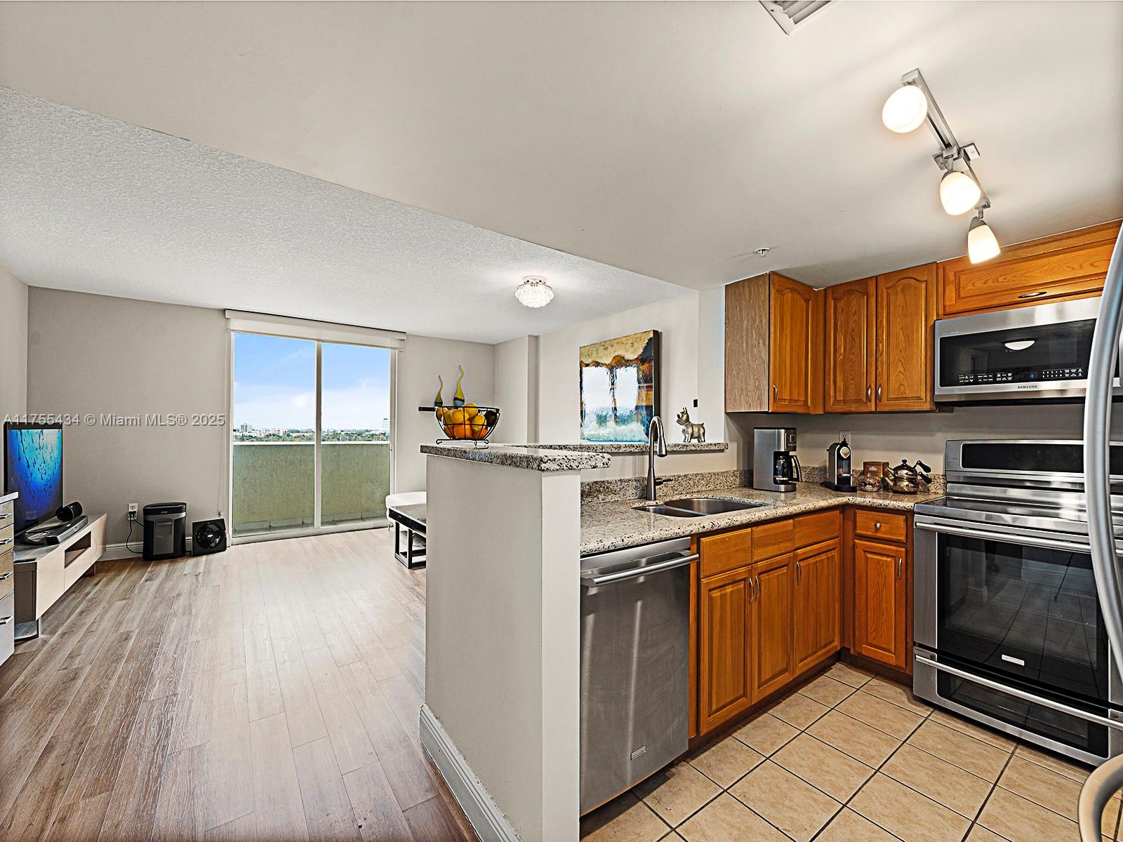 THE ASTON CONDO - Residential