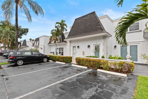 Townhouse in Hallandale Beach FL 915 27th Ave Ave 1.jpg