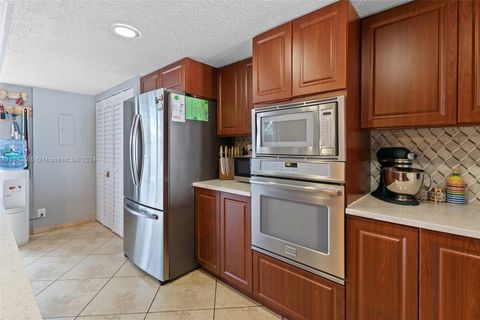 Townhouse in Hallandale Beach FL 915 27th Ave Ave 7.jpg