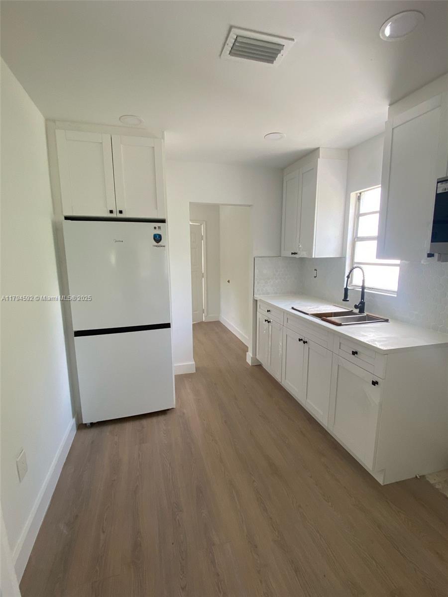 Rental Property at Address Not Disclosed, Miami, Broward County, Florida - Bedrooms: 2 
Bathrooms: 1  - $2,500 MO.