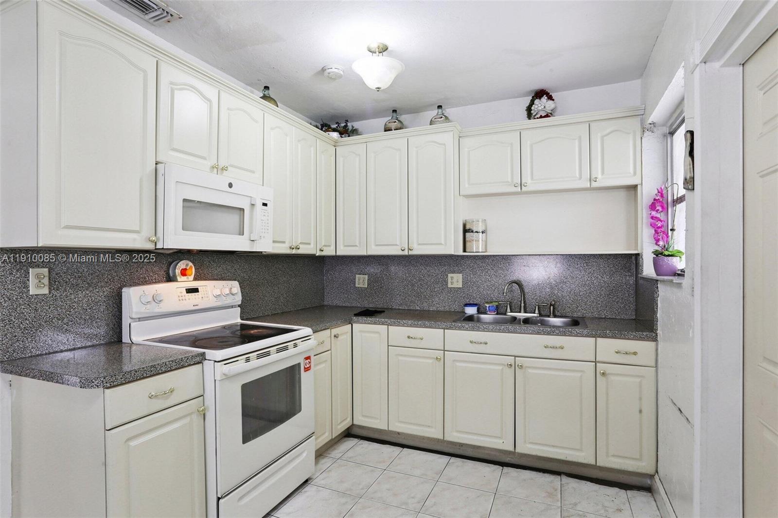 INGLESIDE PARK - Residential