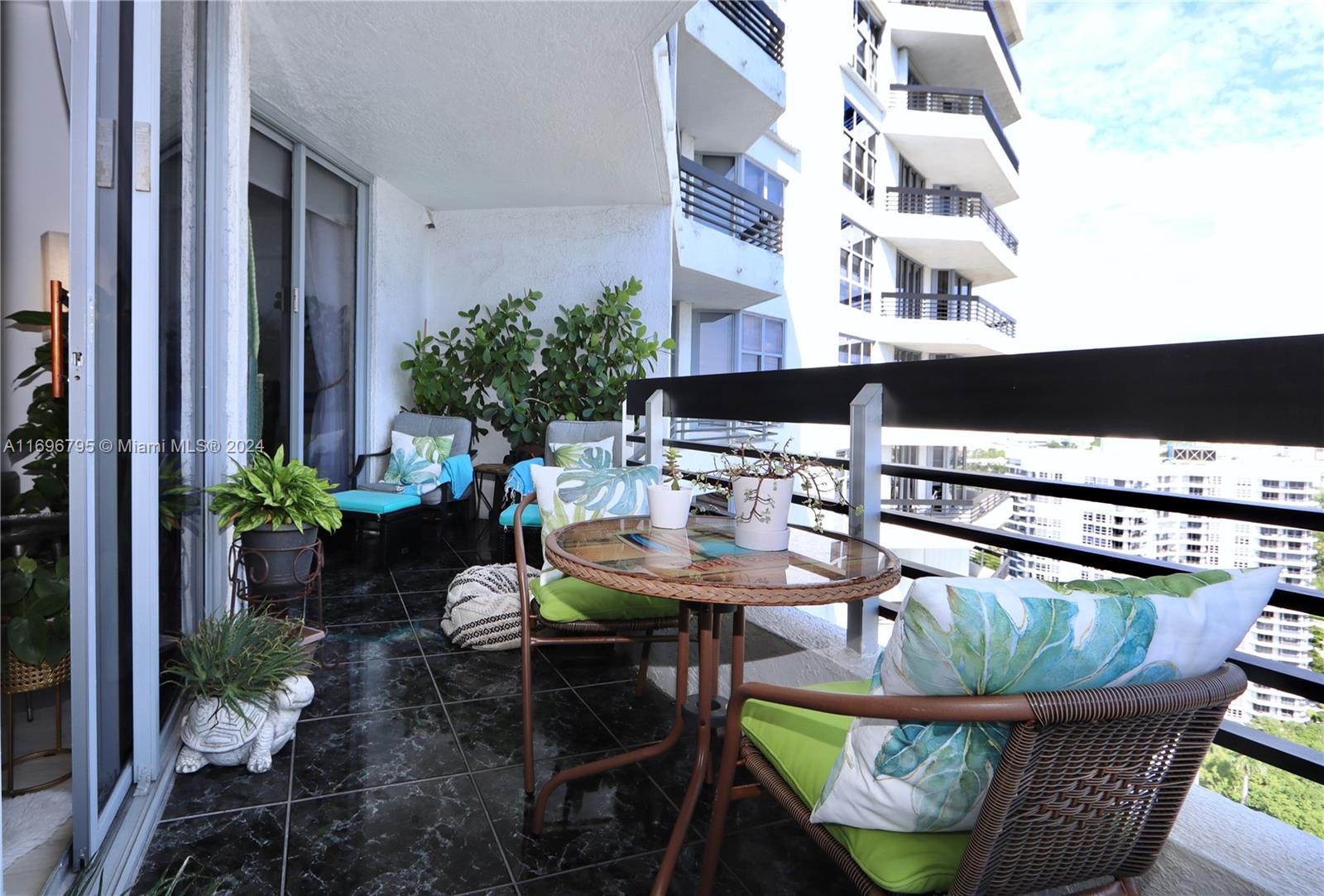 MYSTIC POINTE AT AVENTURA - Residential
