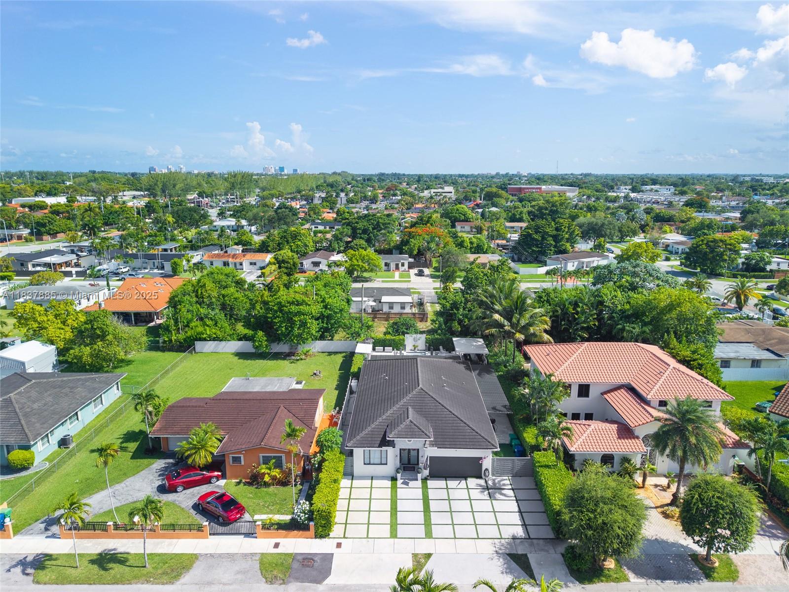 8236 SW 36th St, Miami, FL, 33155/$1,325,000 1 8236 SW 36th St