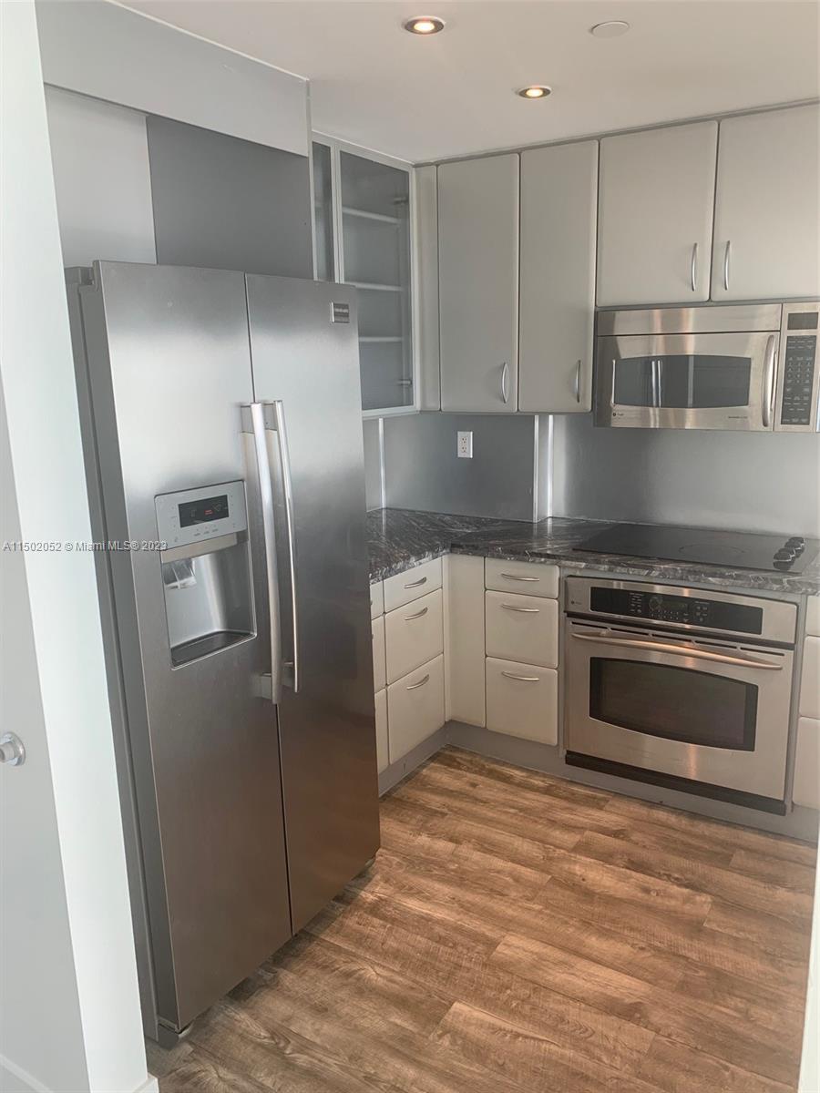 THE BENTLEY BAY CONDO - Residential Lease