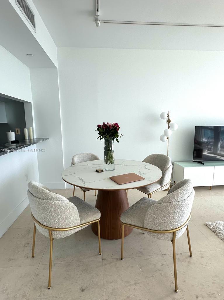 THE BENTLEY BAY CONDO - Residential Lease
