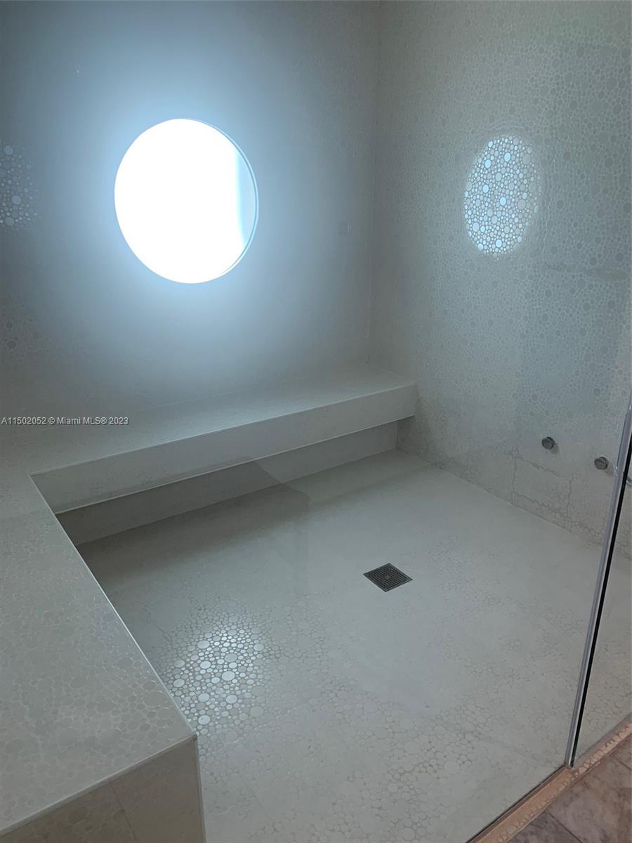THE BENTLEY BAY CONDO - Residential Lease