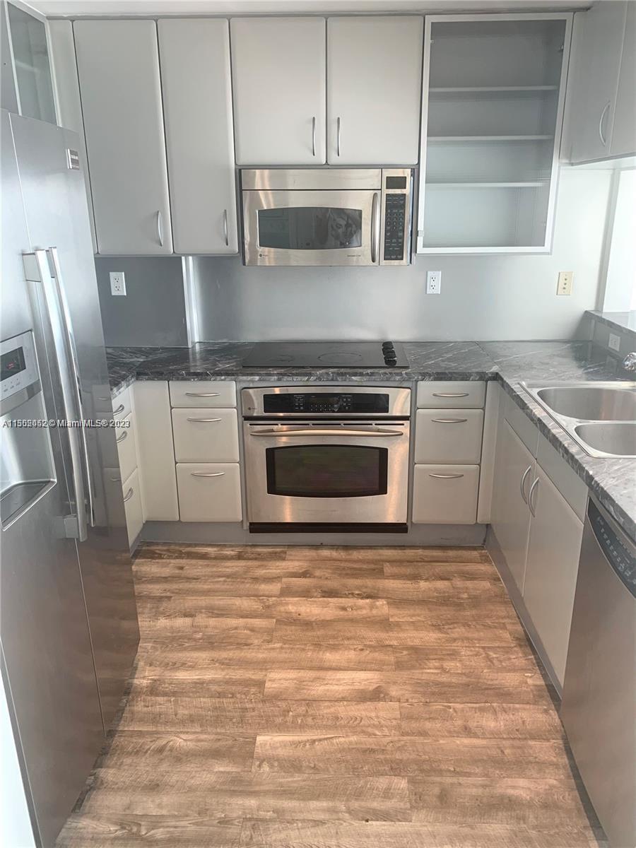 THE BENTLEY BAY CONDO - Residential Lease