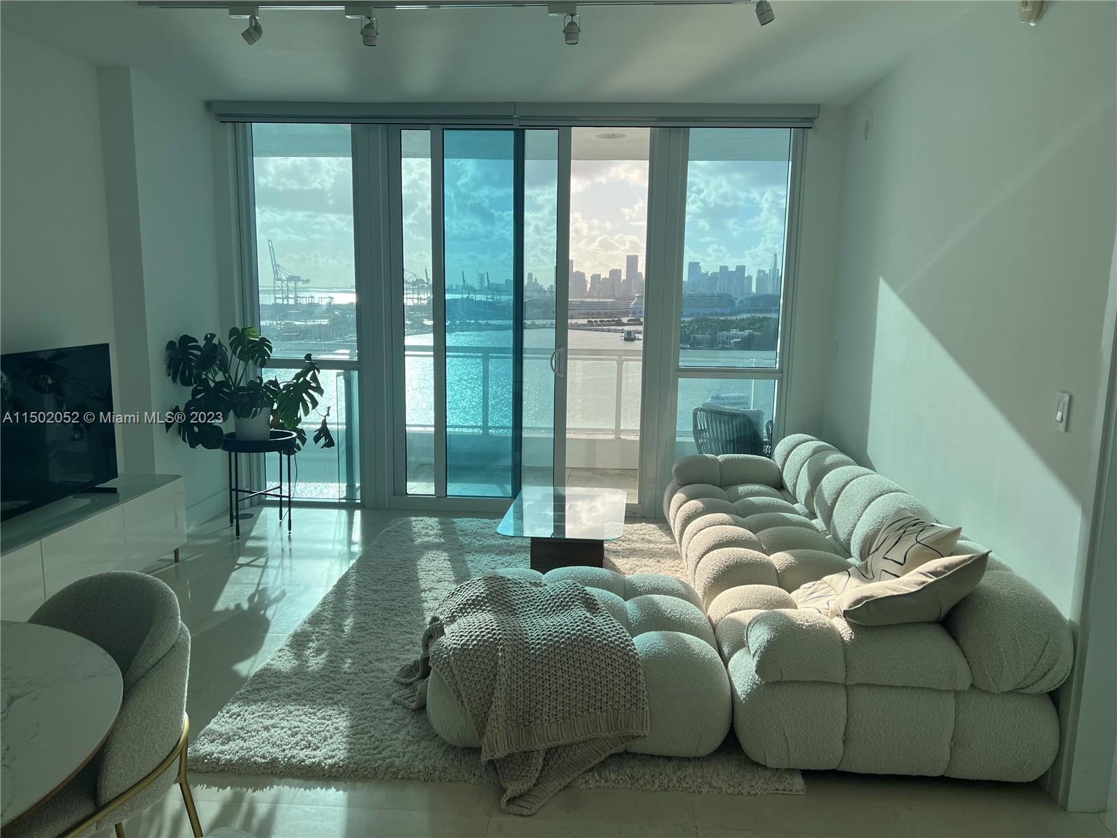 THE BENTLEY BAY CONDO - Residential Lease