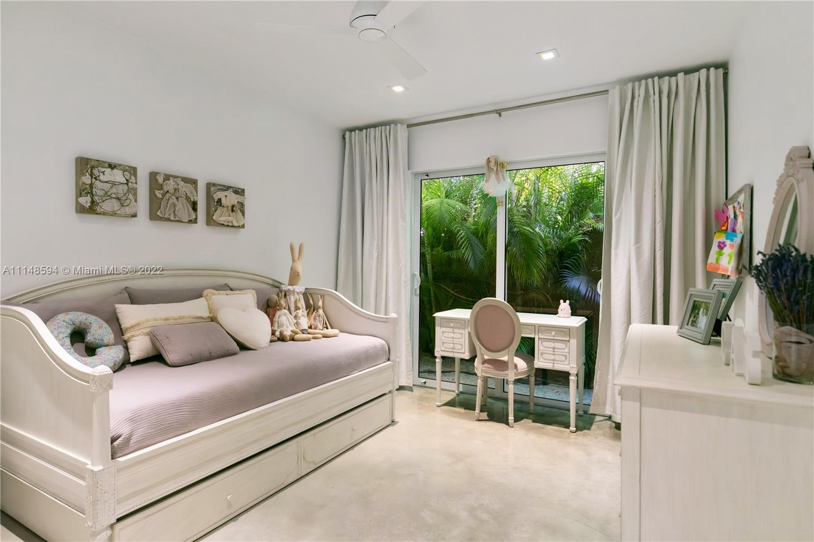 TROPICAL ISLE HOMES SUB 4 - Residential