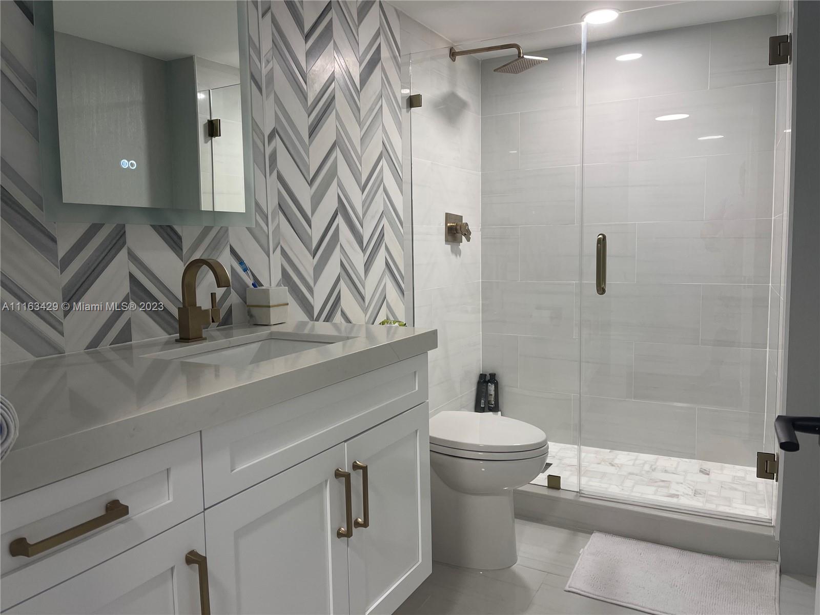 Rental Property at 2555 Collins Ave 1409, Miami Beach, Miami-Dade County, Florida - Bedrooms: 2 
Bathrooms: 2  - $6,900 MO.