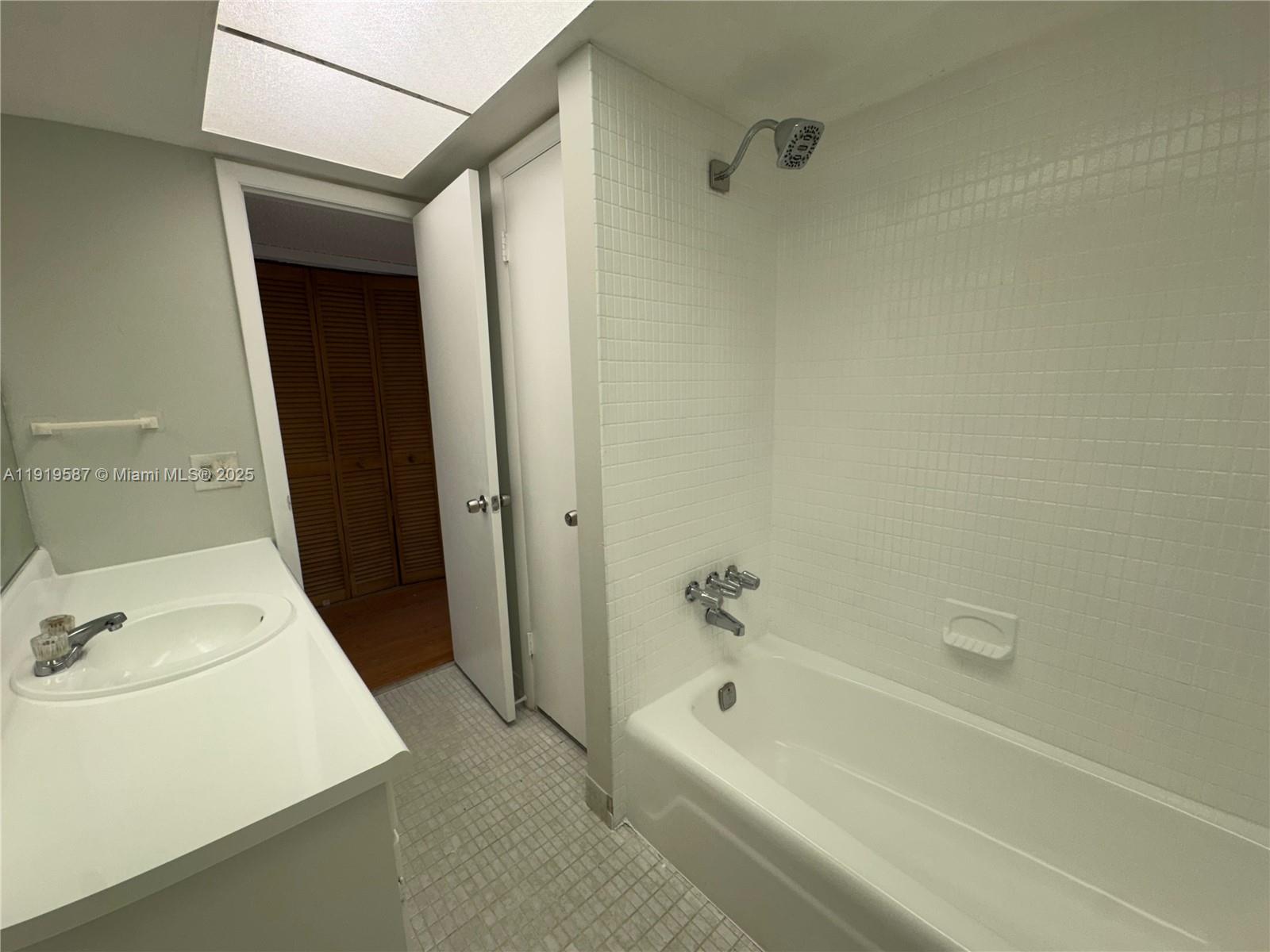 LYNN PARK REPLAT - Residential Lease