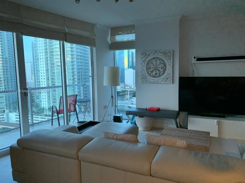 Miami, Florida 33130, United States, 3 Bedrooms Bedrooms, ,3 BathroomsBathrooms,Residential,Active,78589