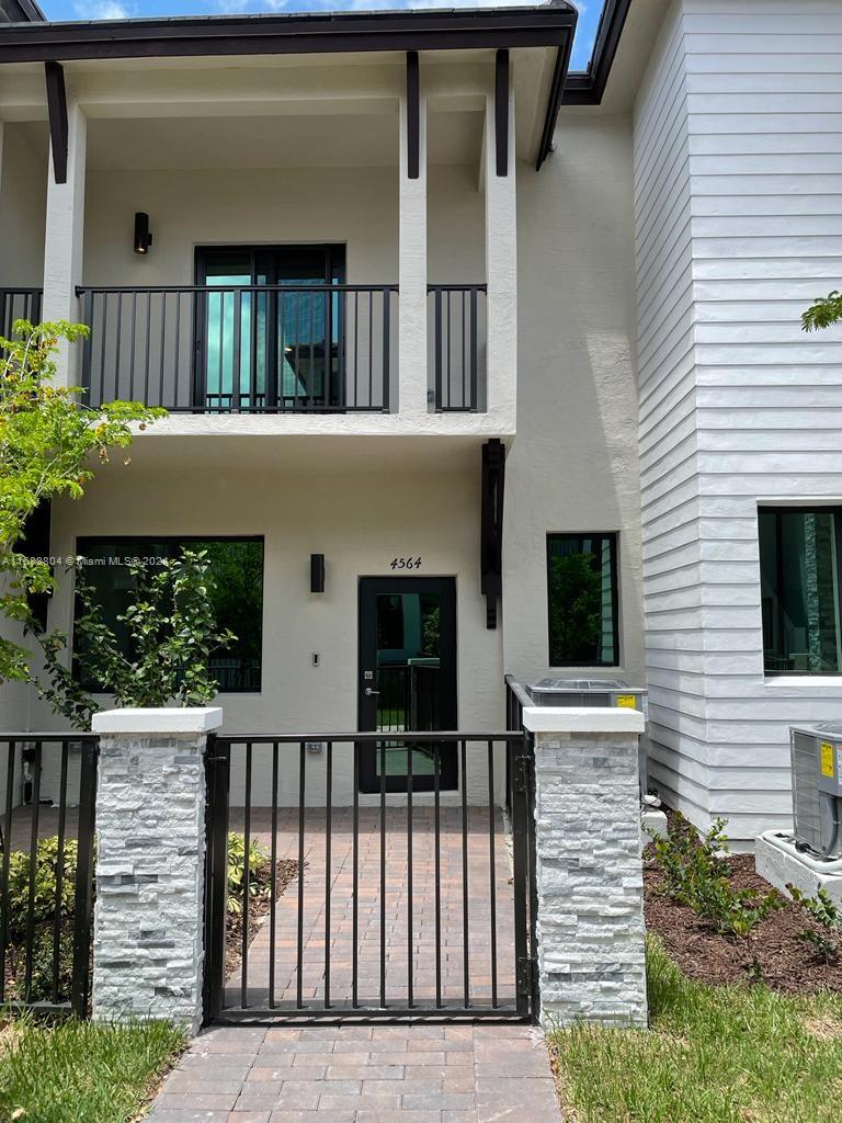 Rental Property at 4564 Nw 83rd Path, Doral, Miami-Dade County, Florida - Bedrooms: 3 
Bathrooms: 3  - $4,000 MO.