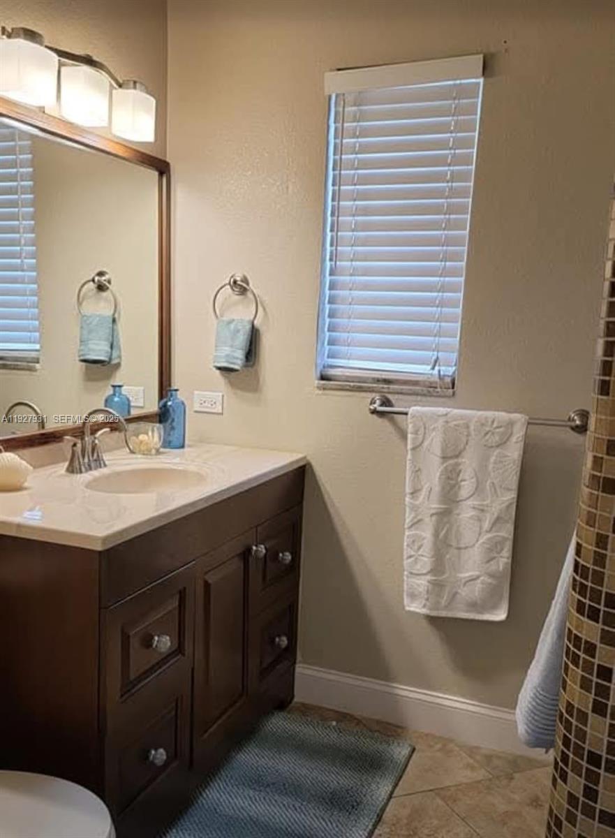 HOLLYWOOD LITTLE RANCHES - Residential Lease