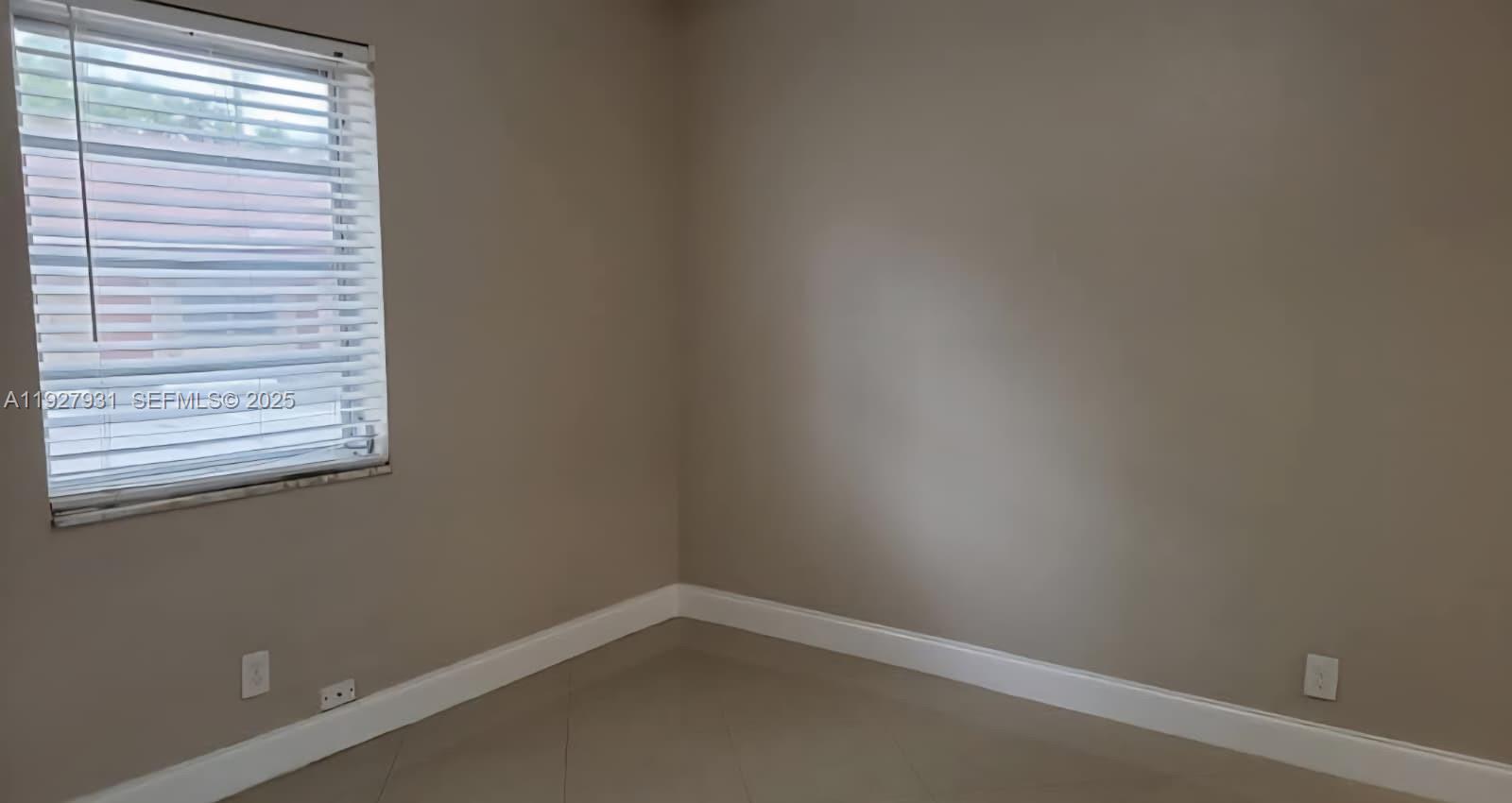 HOLLYWOOD LITTLE RANCHES - Residential Lease