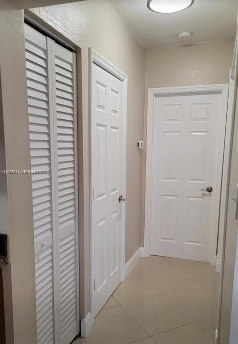 HOLLYWOOD LITTLE RANCHES - Residential Lease