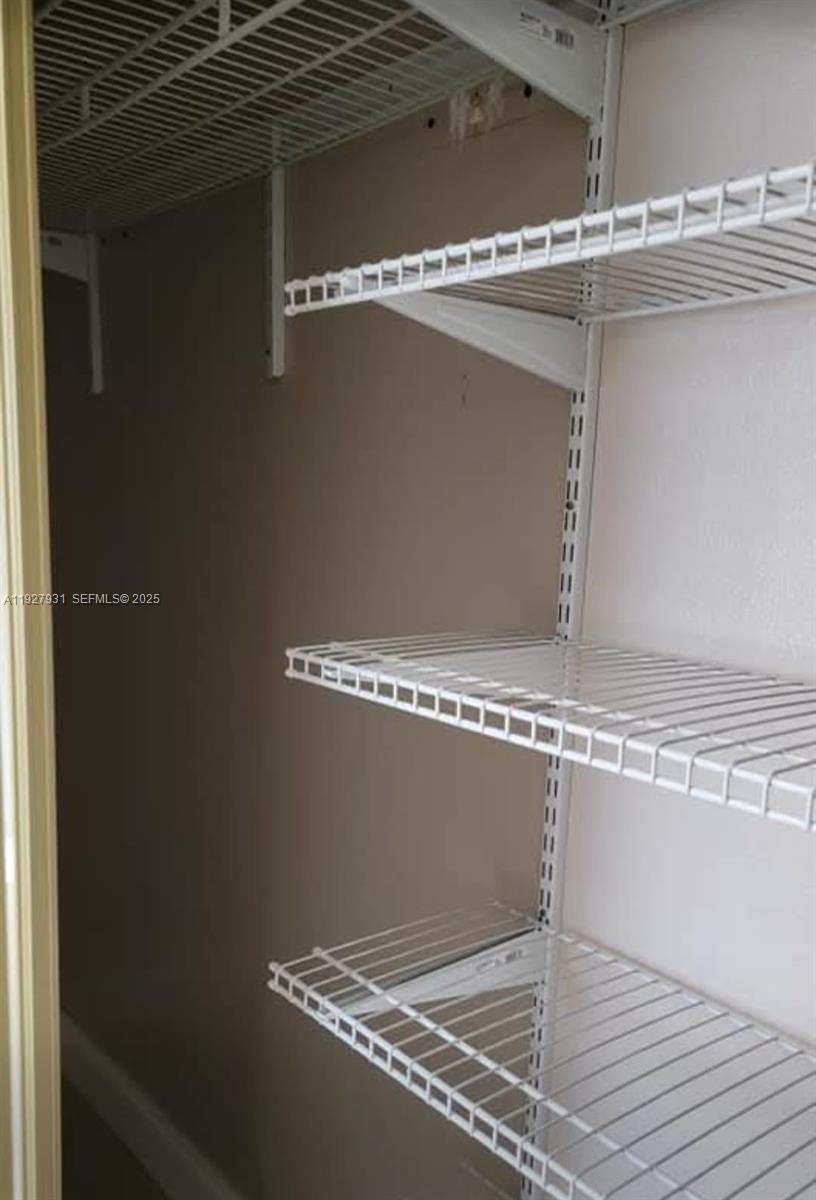 HOLLYWOOD LITTLE RANCHES - Residential Lease