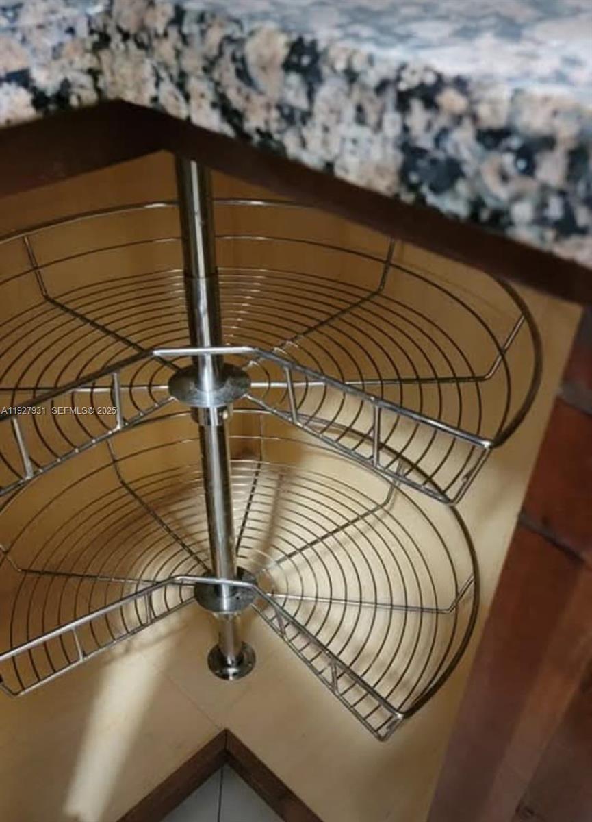 HOLLYWOOD LITTLE RANCHES - Residential Lease