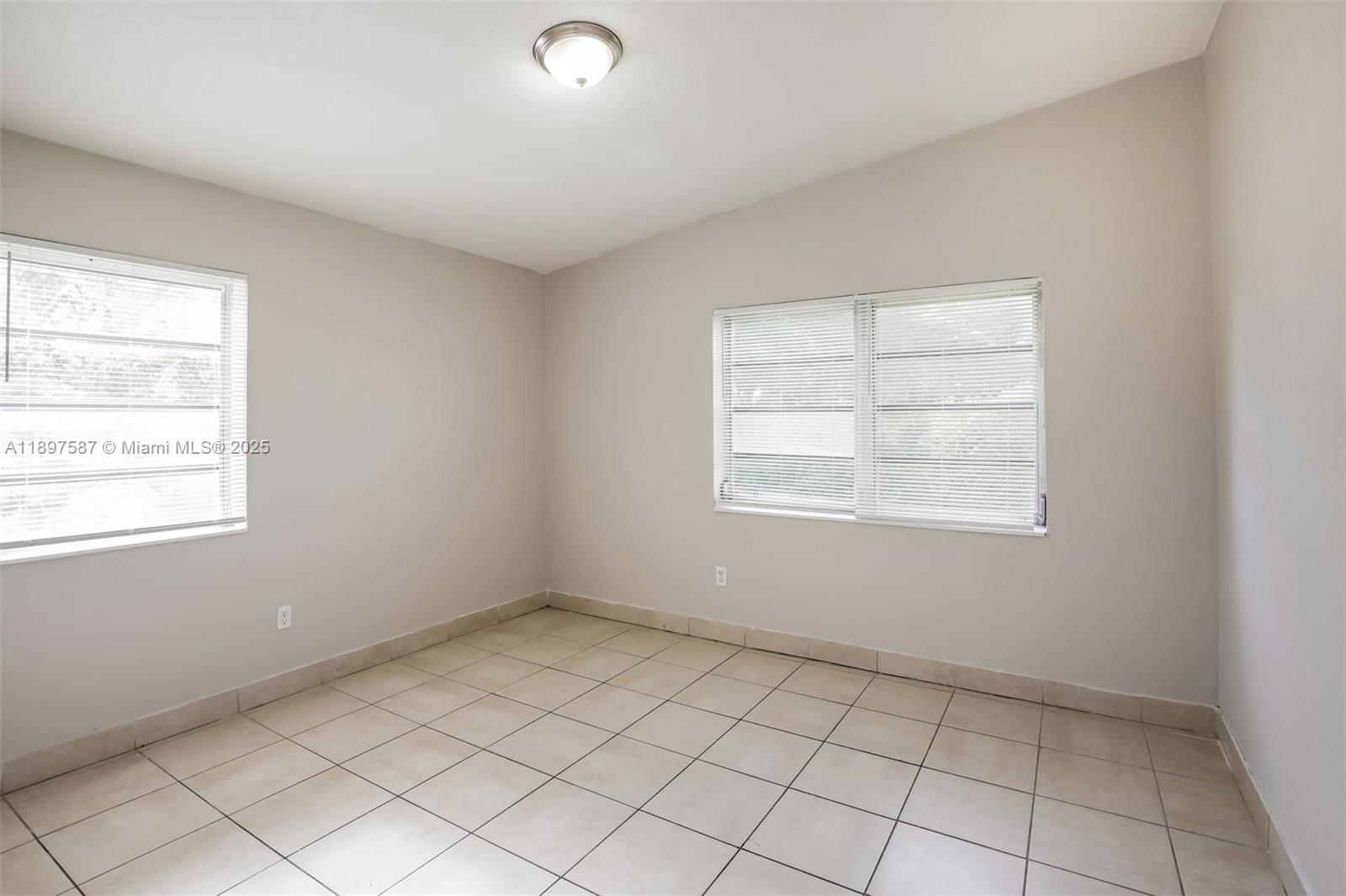 MYRTLE GROVE 1ST ADDN - Residential Lease