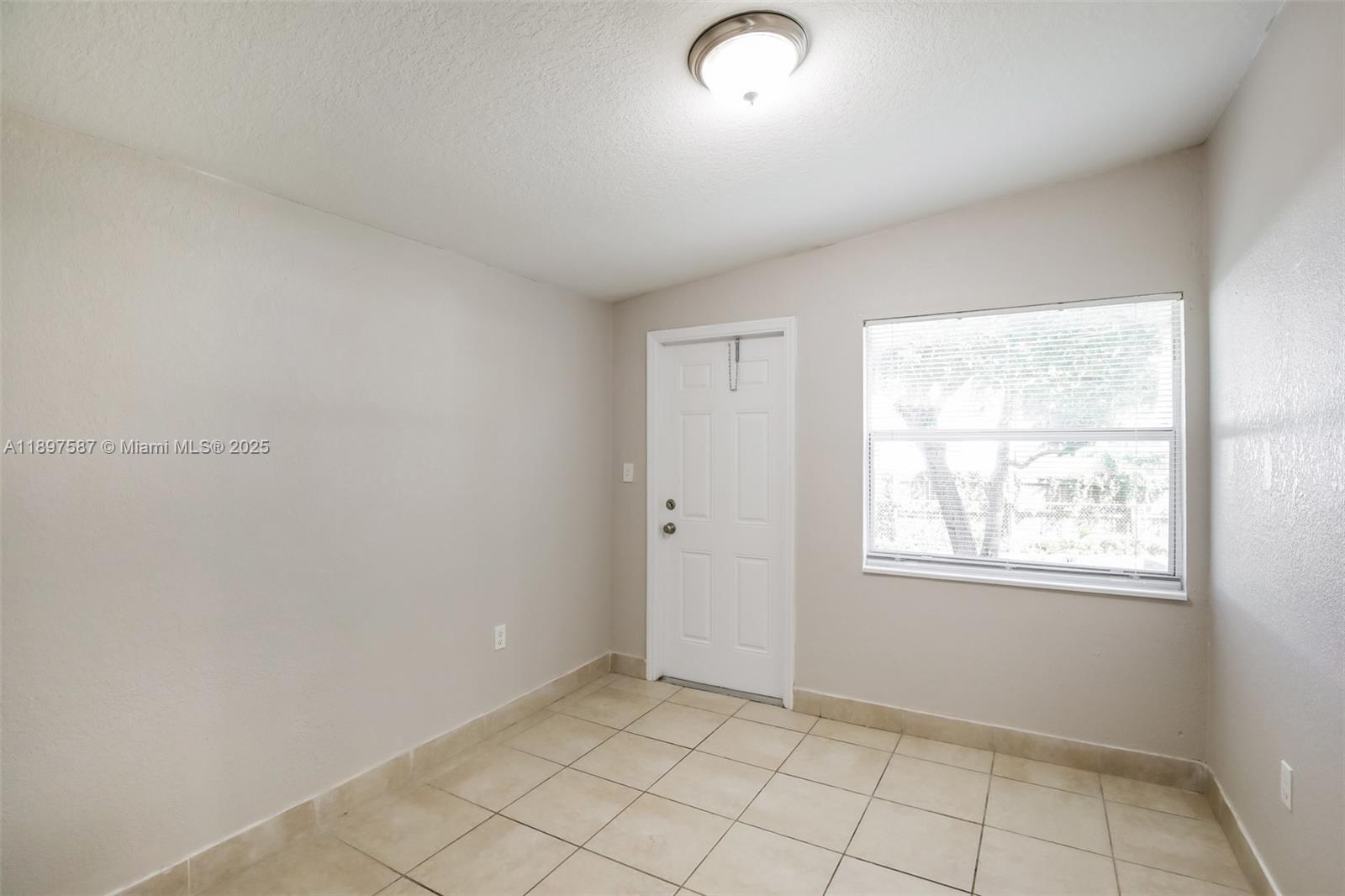 MYRTLE GROVE 1ST ADDN - Residential Lease