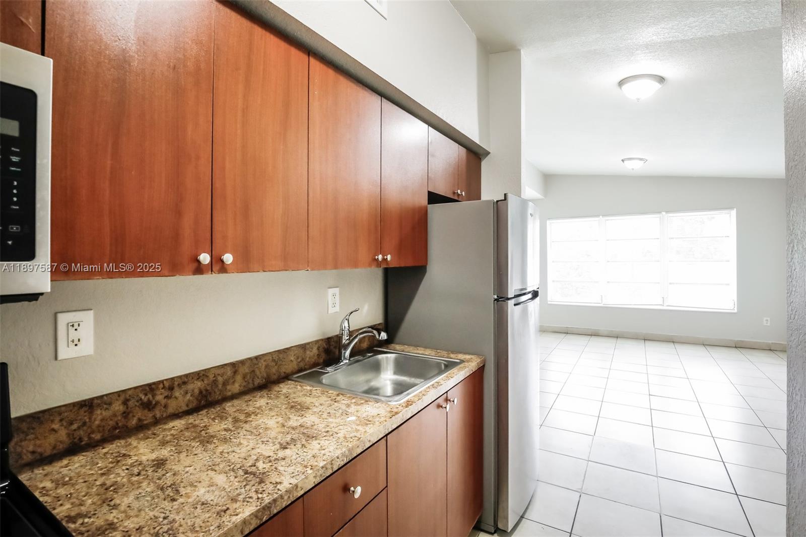 MYRTLE GROVE 1ST ADDN - Residential Lease