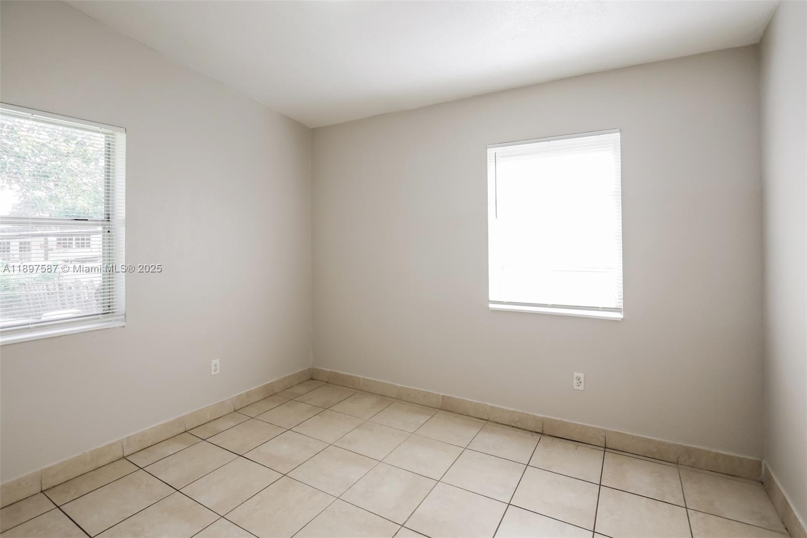 MYRTLE GROVE 1ST ADDN - Residential Lease