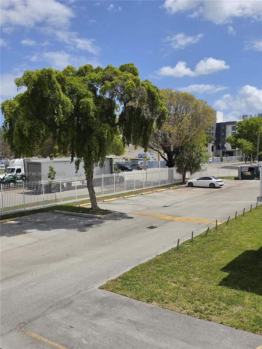 TOWN PARK PLAZA NORTH CON - Residential