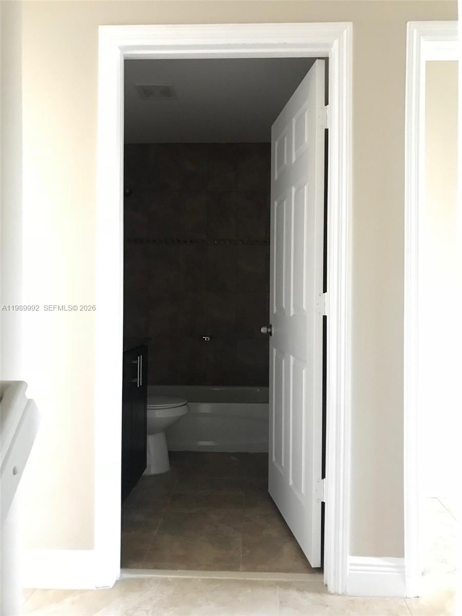 TOWN PARK PLAZA NORTH CON - Residential