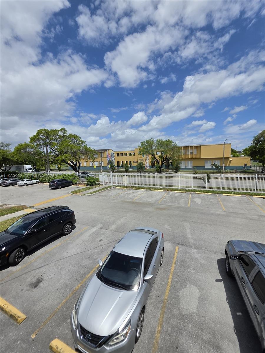 TOWN PARK PLAZA NORTH CON - Residential