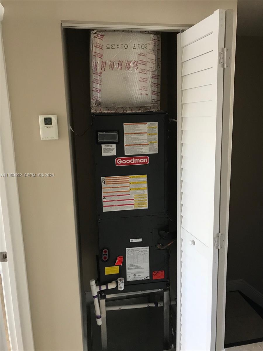 TOWN PARK PLAZA NORTH CON - Residential