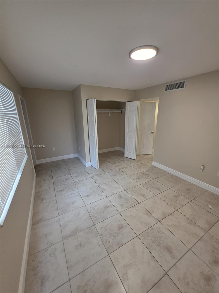 TOWN PARK PLAZA NORTH CON - Residential